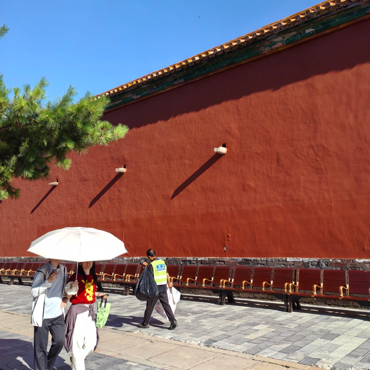 Rouge et briques&nbsp;grises