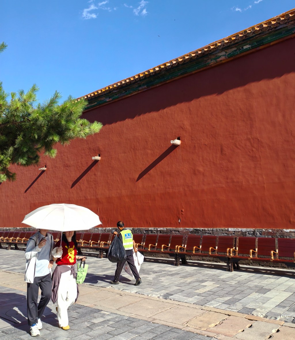 Rouge et briques&nbsp;grises